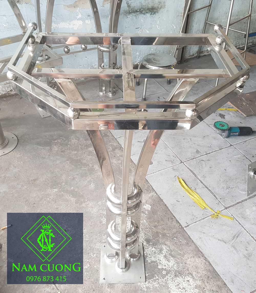 ban inox phong karaoke vát cạnh