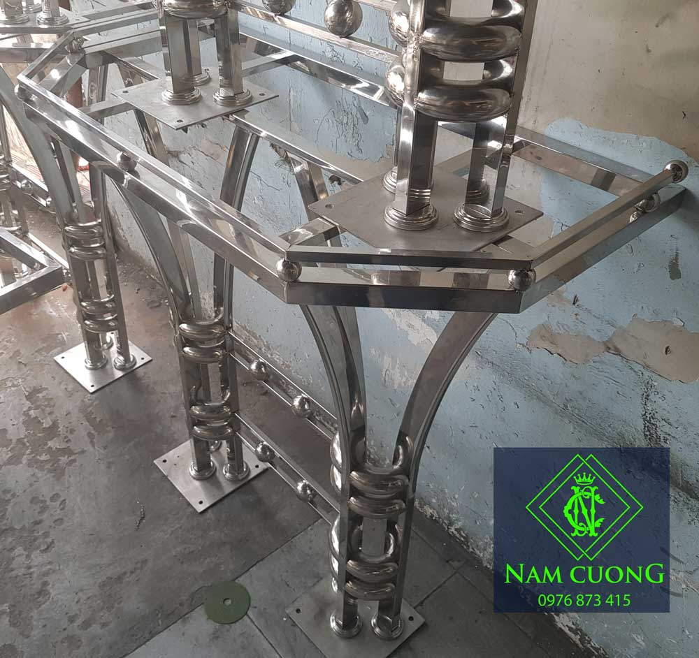 ban inox phong karaoke vát cạnh