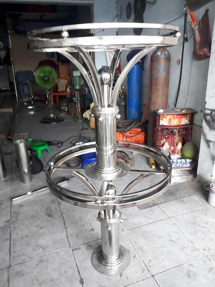 ban inox phong karaoke hinh tron