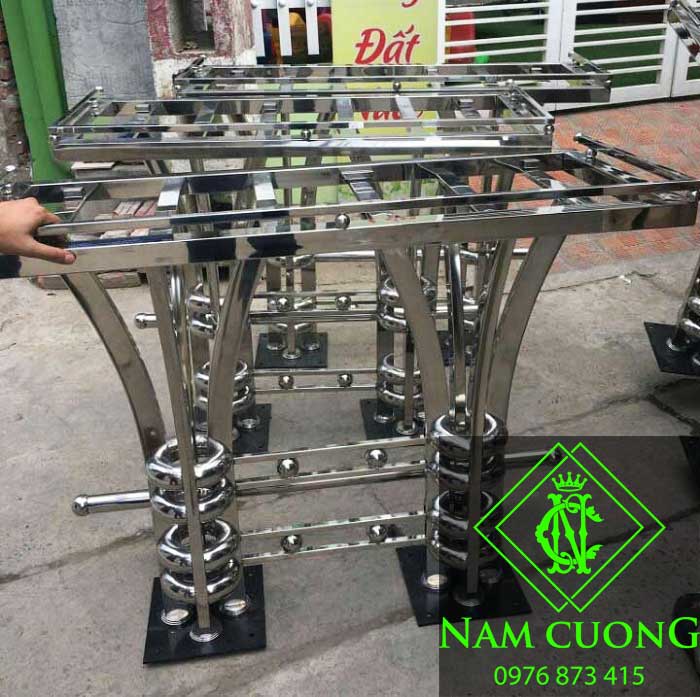 mau ban inox phong karaoke